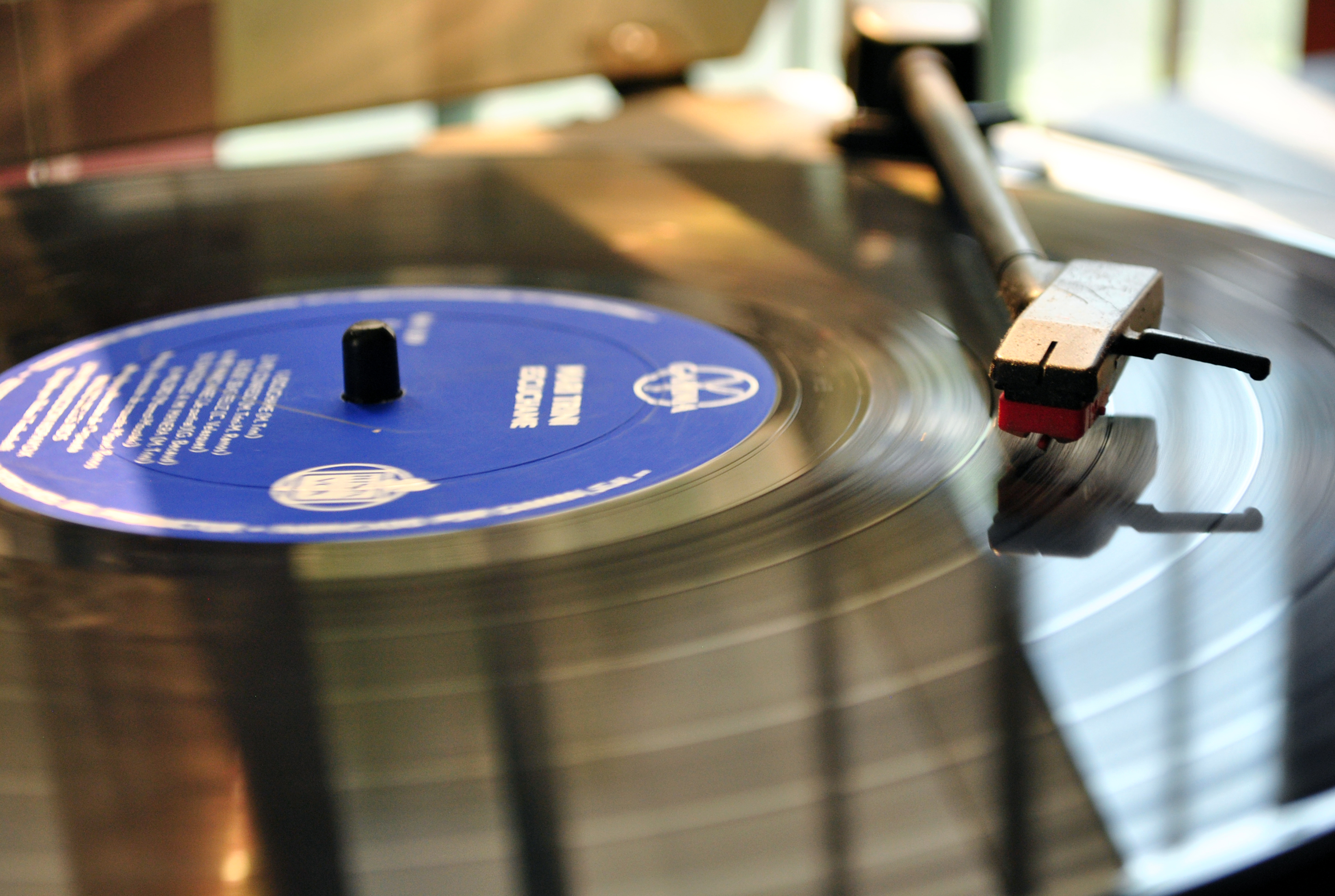 A Mari Trini vinyl record on a turntable, photographed in 2014